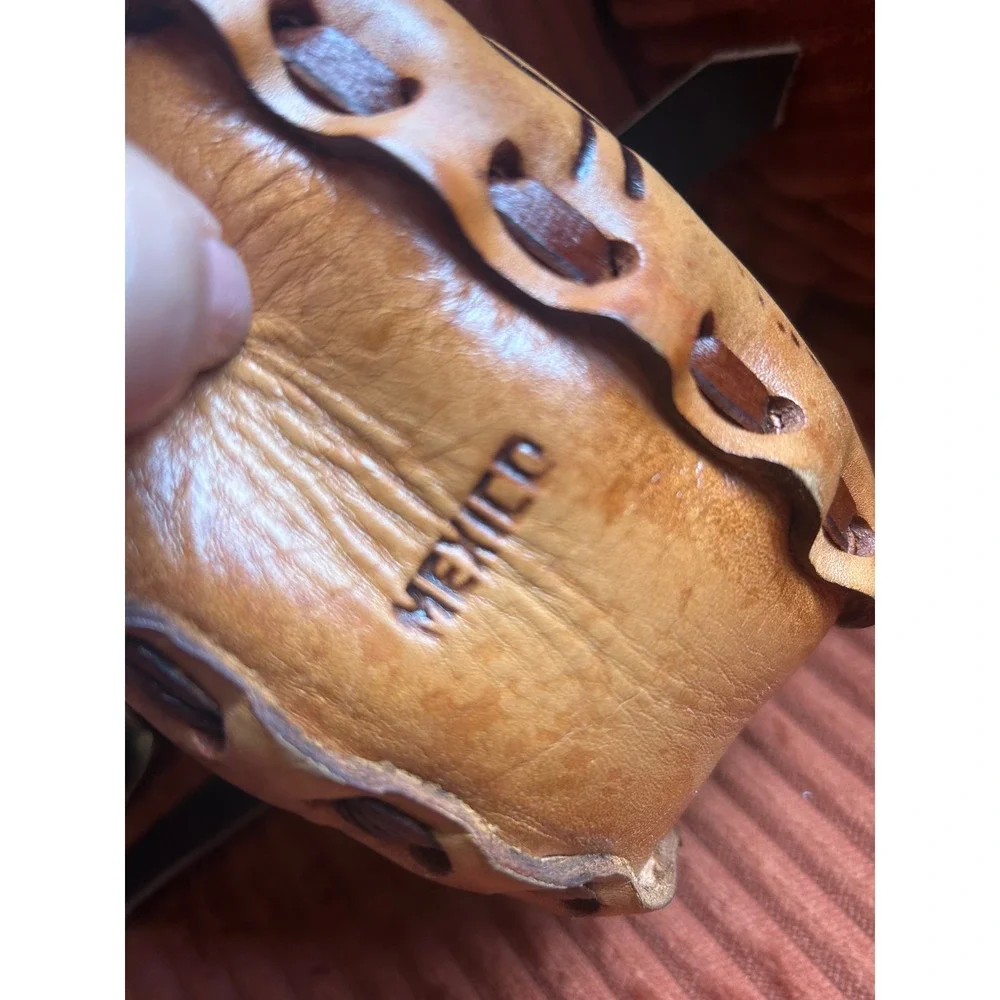 Crossbody Bag Women's Size Small Tan Good Hand-Tooled‎ Floral